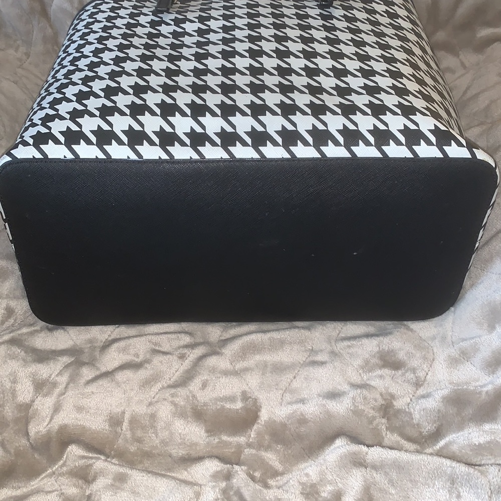 Large Michael Kors Houndstooth Tote - Picture 4 of 7